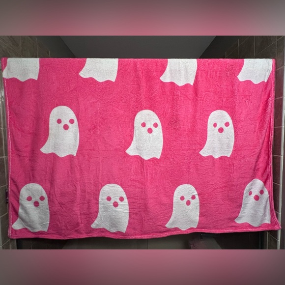 Viral Pink Ghost Tik Tok Blanket XL - Picture 6 of 8